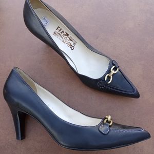Salvatore Ferragamo 9B pointy toe pumps black